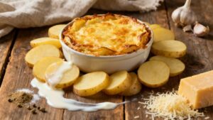 Voici la recette express du gratin de pommes de terre : elle plaît toujours à la famille