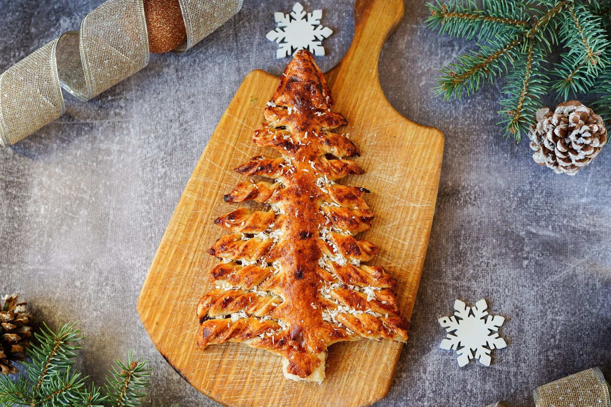 Sapin feuilleté jambon cru, comté & moutarde à l'ancienne