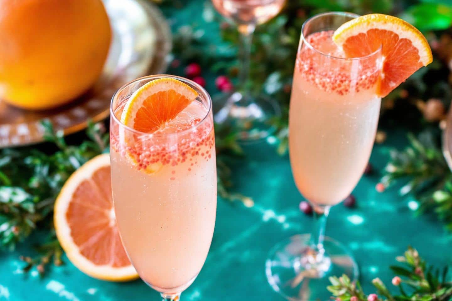 Un jour, un cocktail : champagne pamplemousse & poivre rose, le duo pétillant qui sublime l’apéritif de fête